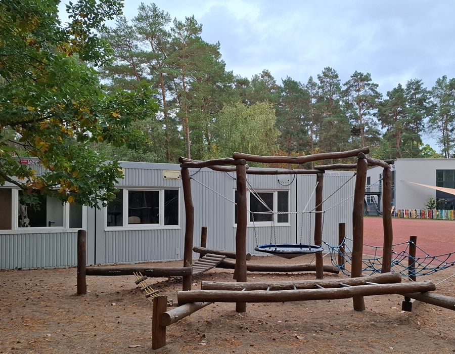temporäre Schulgebäude in Form von Containern